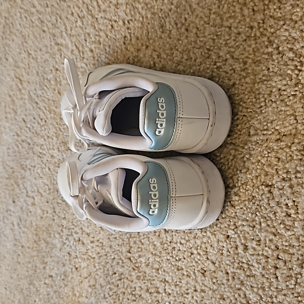 Women's Grand Court Adidas 7.5 - Picture 3 of 6